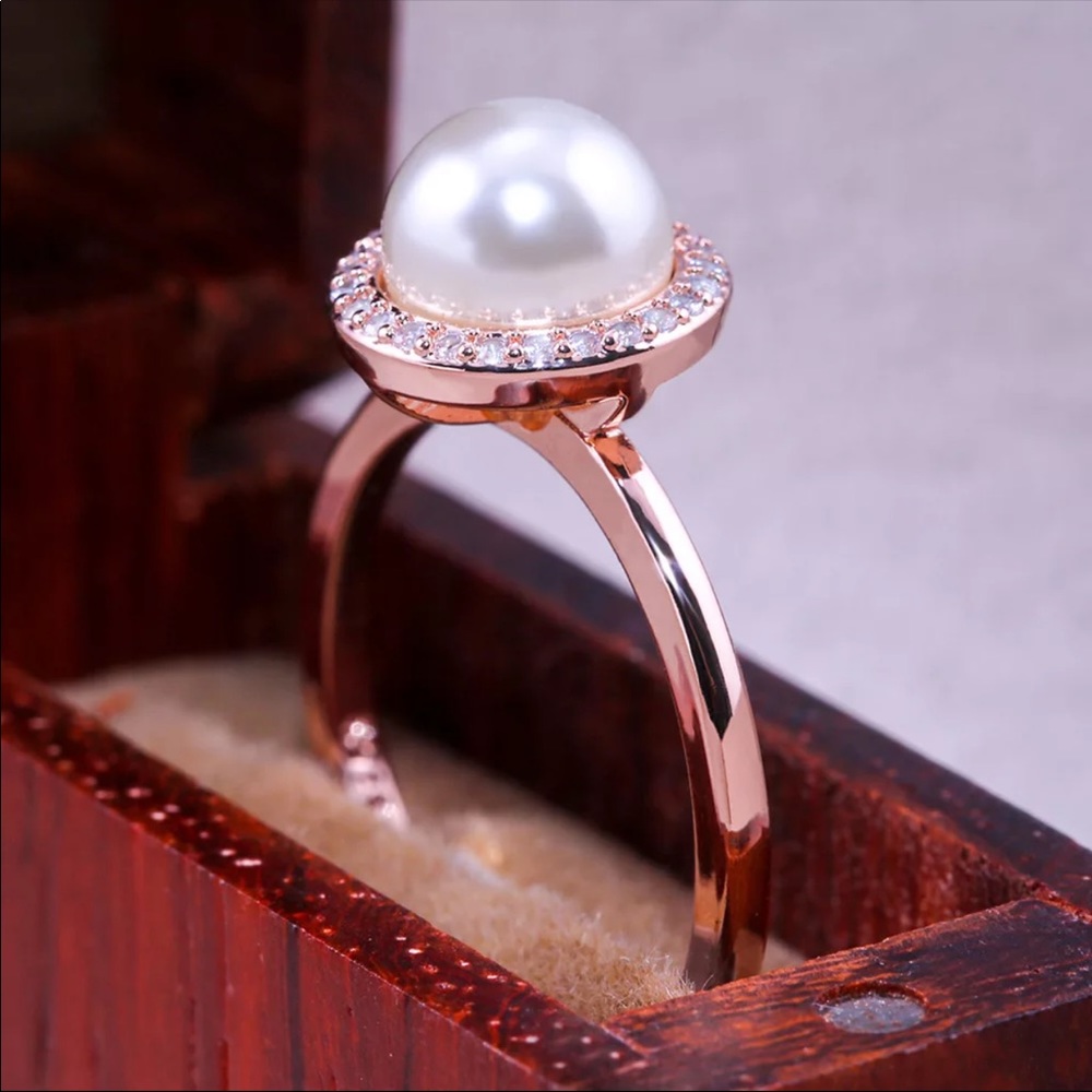 New Round Cut Rose Gold Pearl Diamond Ring - Picture 4 of 6